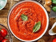 Рецепта Мариновано гаспачо от домати, краставици, чесън и червена чушка (студена крем супа от домати)